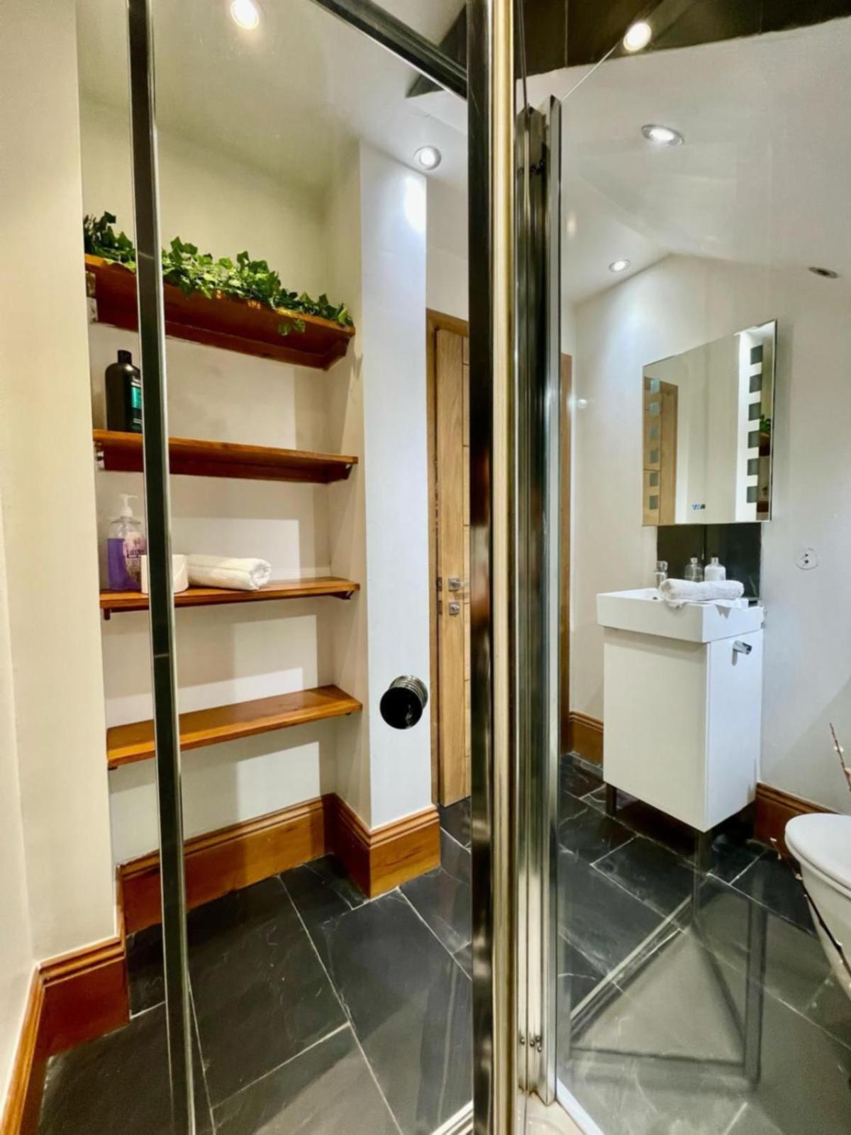 By The Beach Large Central Stylish Studio For 4 Guests Hove Buitenkant foto